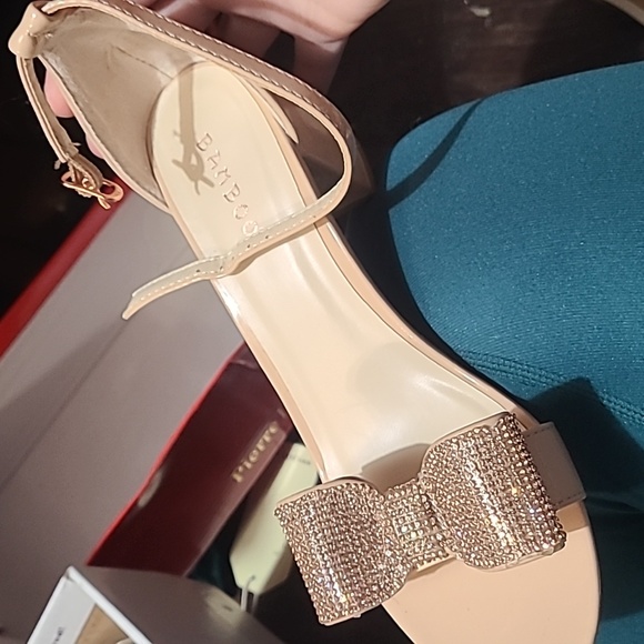 Brand new block heel with bow - Picture 2 of 4